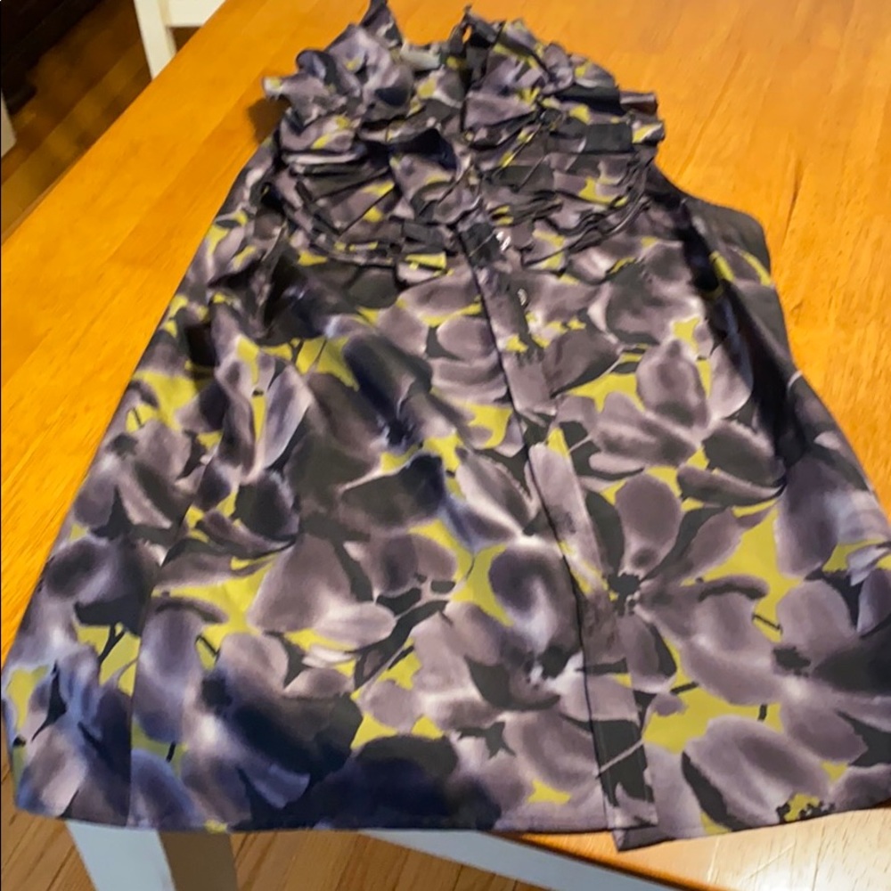 Great condition, button up ruffle neck sleeveless